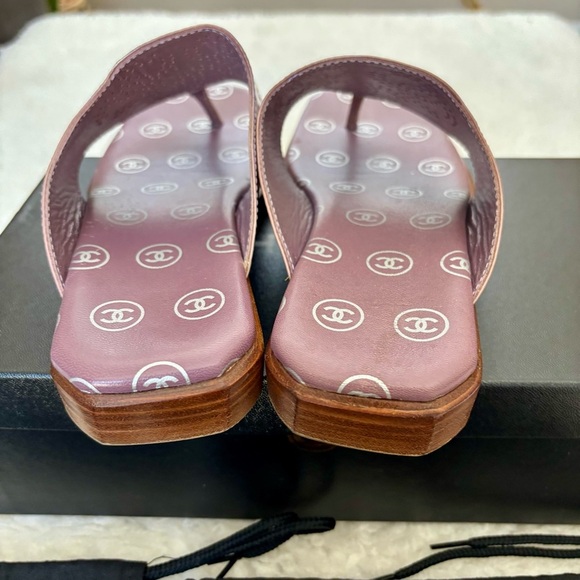 Chanel CC Logo Interlocking Purple Patent Leather Thong Sandals EU 37.5 - Picture 7 of 16